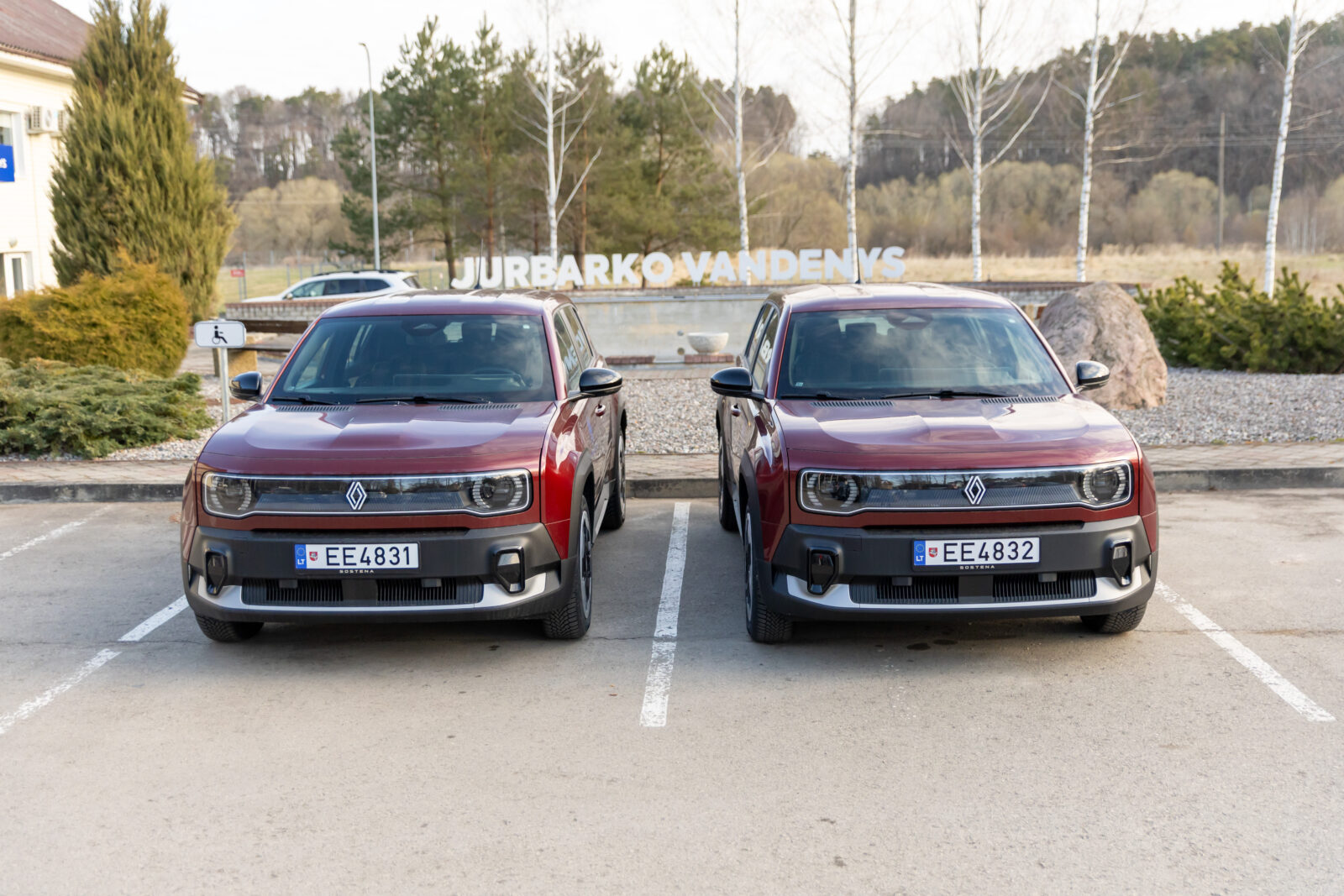Bendrovės automobilių parką papildė nauji elektromobiliai